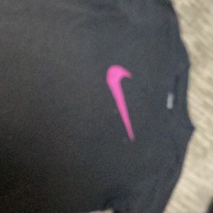 Nike Girl's All Play Graphic T- X
Shirt (black/Pink Thumbprint
Swoosh L